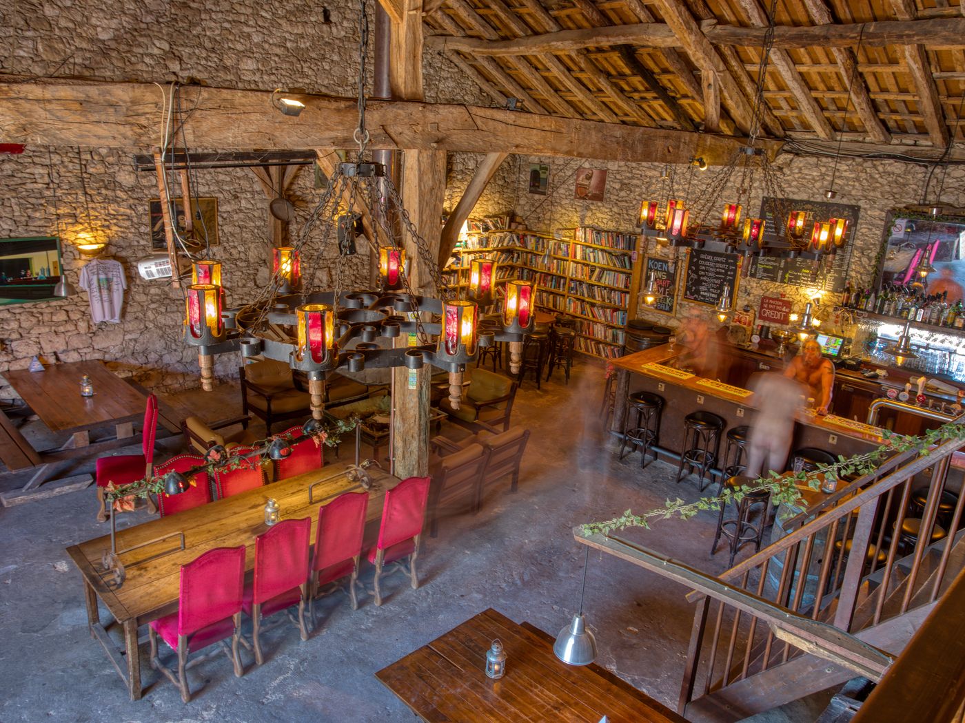 De bar in de zestiende-eeuwse schuur