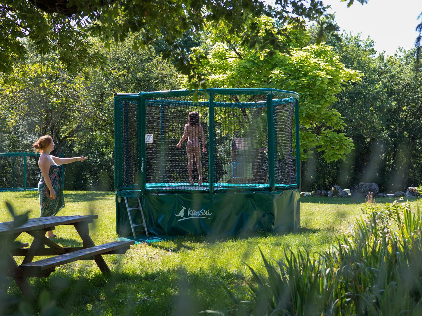 Springen op de trampoline