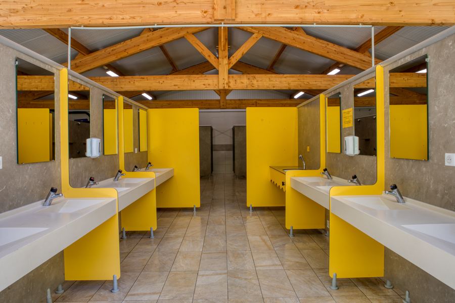 Het sanitairgebouw