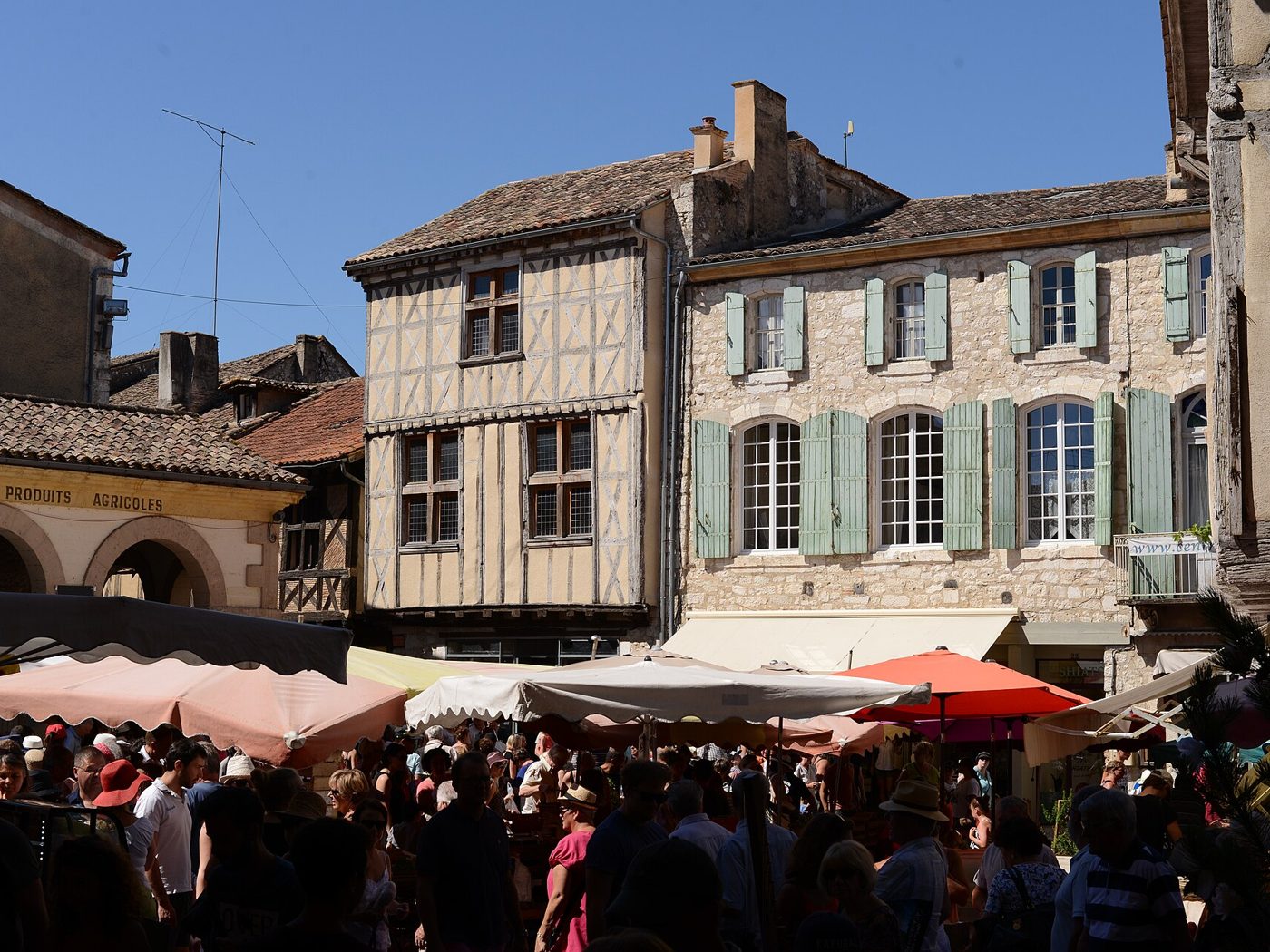Zondagsmarkt in Issigeac
