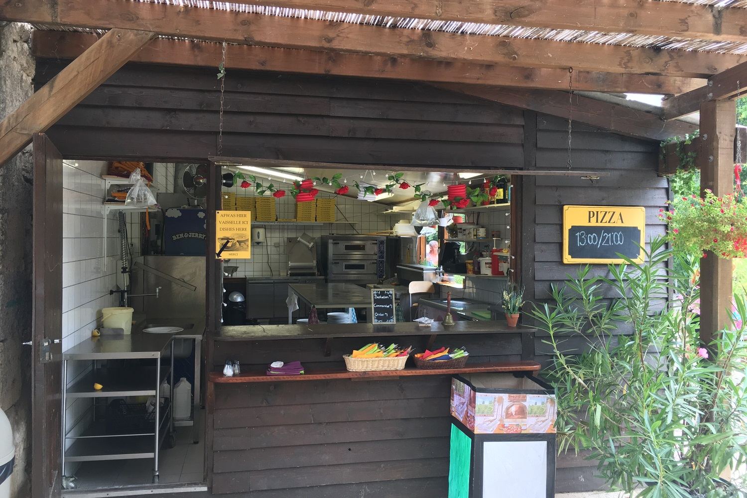 Het loket van de pizzeria
