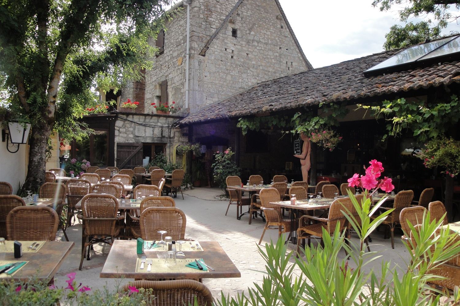 Het restaurantterras overdag