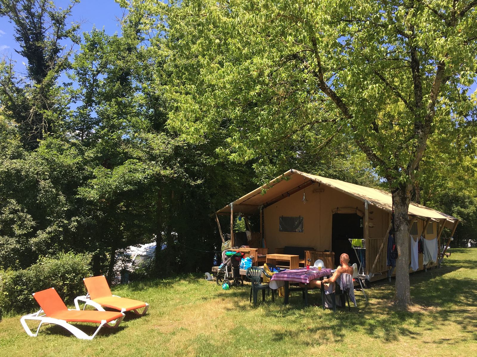 Safaritent op de weide